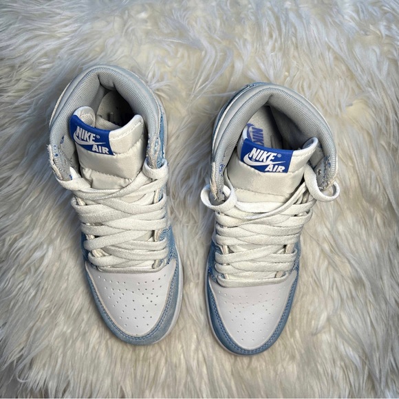 Air Jordan 1 Retro High OG GS ‘Hyper Royal’ - Picture 4 of 9